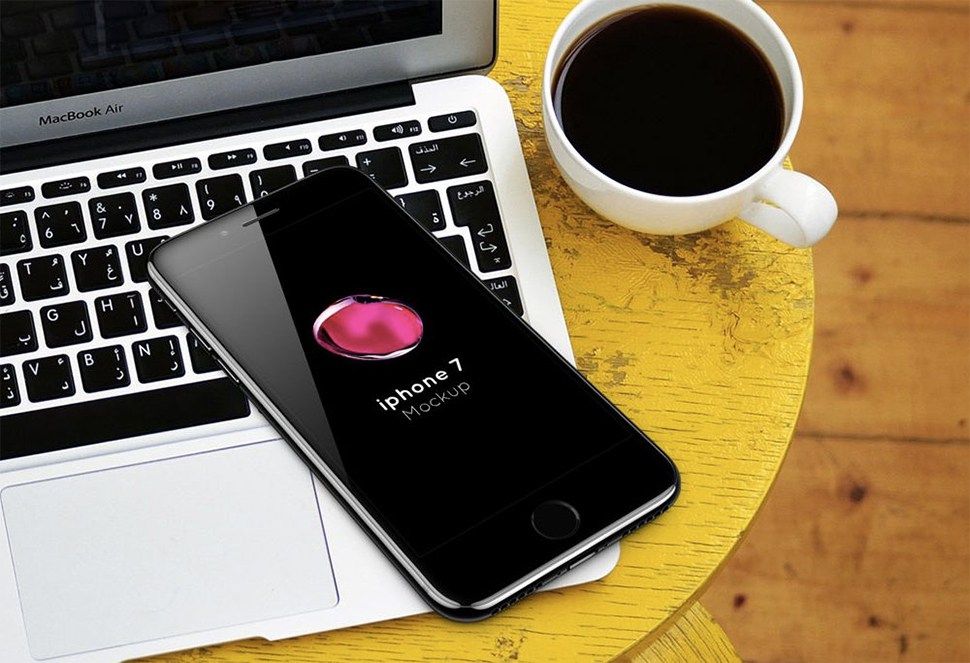 black-iphone-on-macbook