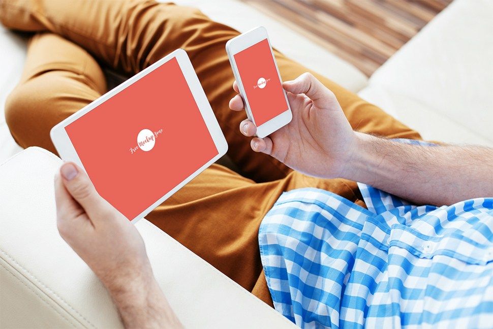 man-ipad-iphone-sofa